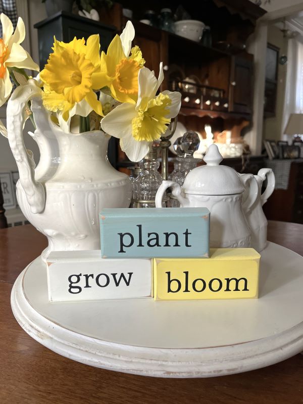 Set of 3 blocks in aqua, yellow and white with black lettering that says Plant, Bloom and Grow.  Perfect gardiner gift.  Tiered tary decor .  Mini stacking block set.