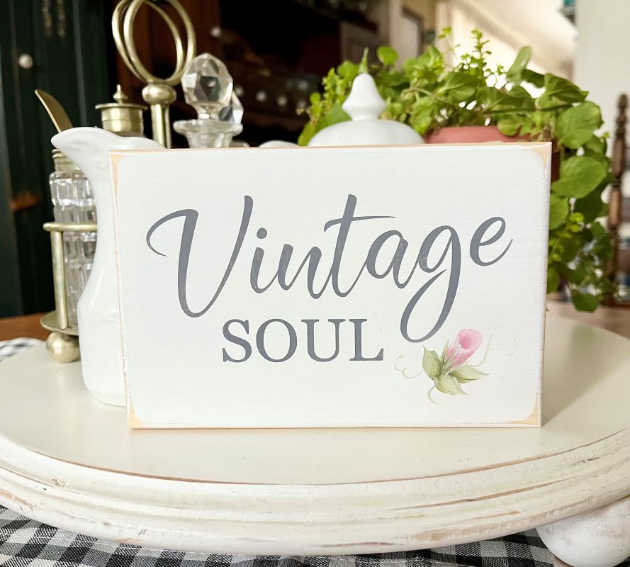 Mini wood sign, white with gray wording saying Vintage Soul. with a small hand painted rose. Sign mesures 4x6 inches.  Handcrafted.